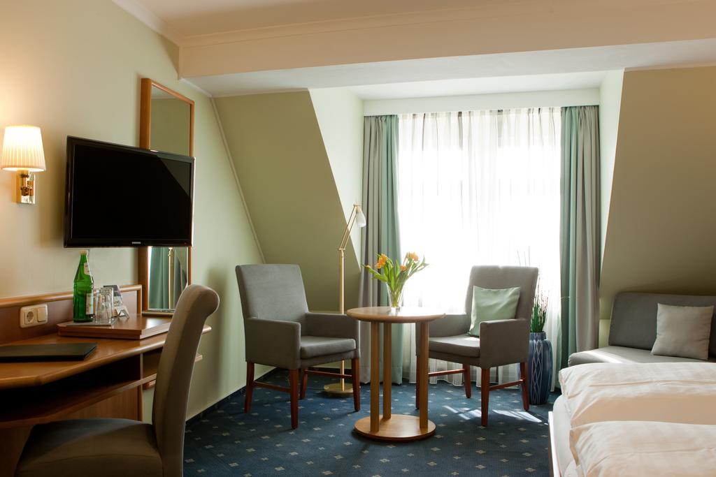 Landhotel Zur Bretzel Babenhausen  Værelse billede