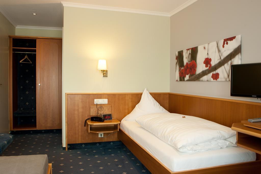 Landhotel Zur Bretzel Babenhausen  Værelse billede
