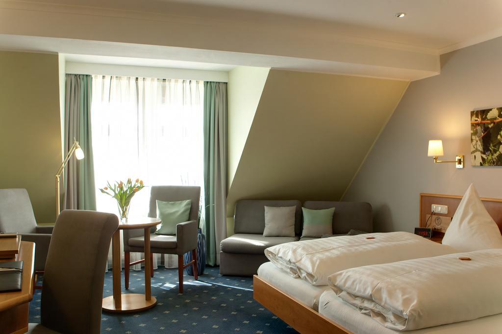 Landhotel Zur Bretzel Babenhausen  Værelse billede