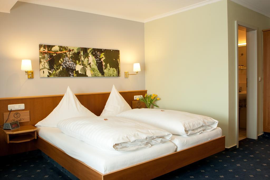 Landhotel Zur Bretzel Babenhausen  Værelse billede